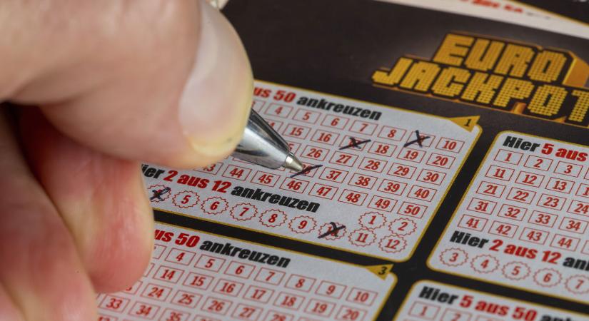 Eurojackpot: felháborítóan kolosszális összeget lehetett ma nyerni, 400 évig élhetnénk havi 2 millió forintból belőle