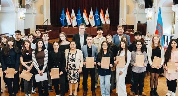 Roma ösztöndíjpályázat általános és középiskolai tanulóknak