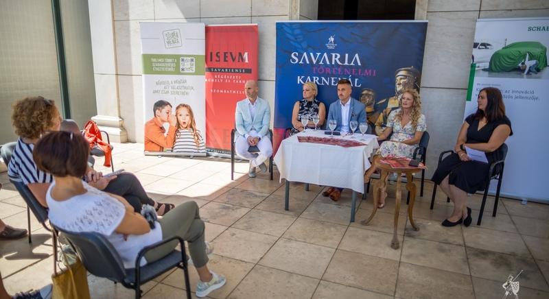 Hagyományőrzők, felvonulás, utcazenei- és intézményi programok a XXIV. Savaria Történelmi Karneválon