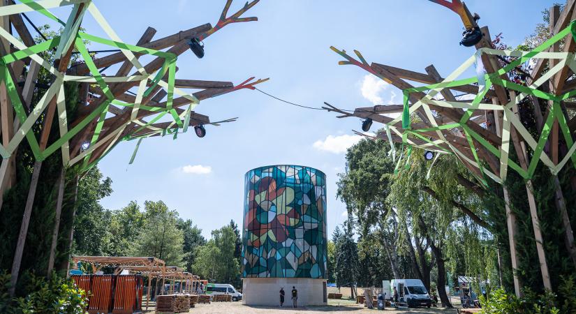 Visszatérnek a toi-toi vécék – de van egy csavar: bejártuk a Szigetet az indulás előtt