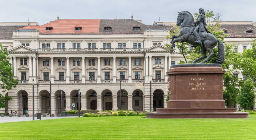 Új határidőt kapott a Kossuth téri nagy átalakítás