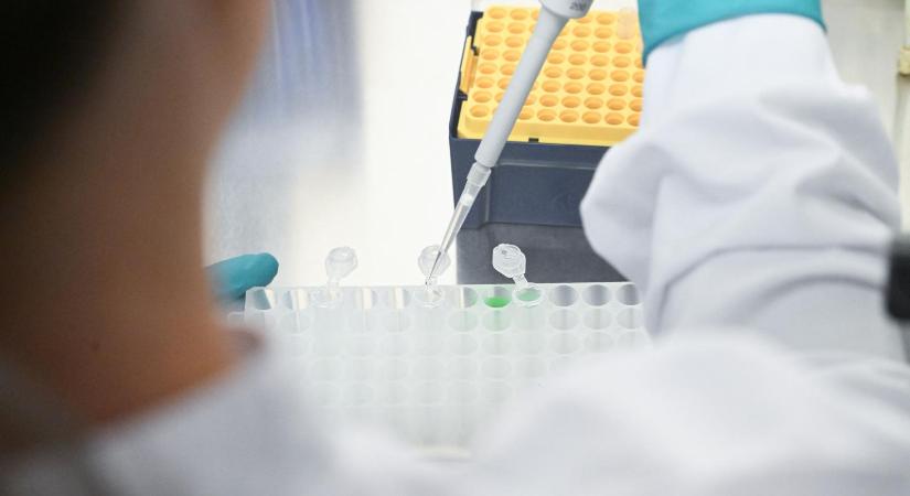 Leállította az mRNA-vakcinák fejlesztésének finanszírozását az amerikai egészségügyi minisztérium