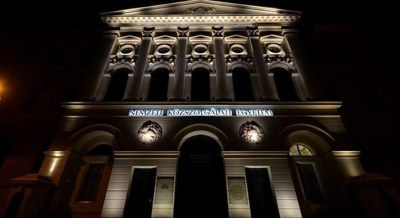 Szexért is jár pont az NKE gólyatáborában egy hallgató szerint; ingyen ebéd a "nyeremény"