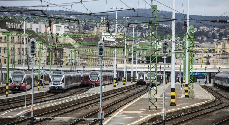 Csaknem 170 millió forintot fizetett vissza az utasoknak a MÁV a késések miatt