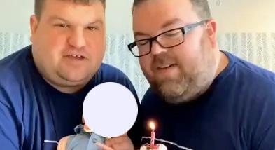Újszülöttet fogadhatott örökbe a meleg pár, amelynek egyik tagja egy kislányt rontott meg