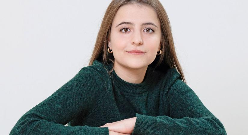 „Az önirónia a legerősebb fegyver” – beszélgetés Balássy Fannival, a Nők Lapja Irodalmi Díj nyertesével