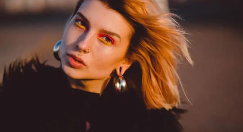 Color pop eyeliner: merész színek a nyárra