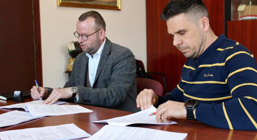 Három évre bebetonozta a Penta Kft.-t Gödön a városvezetés, 4 milliárd forintot költhetnek a cégnél