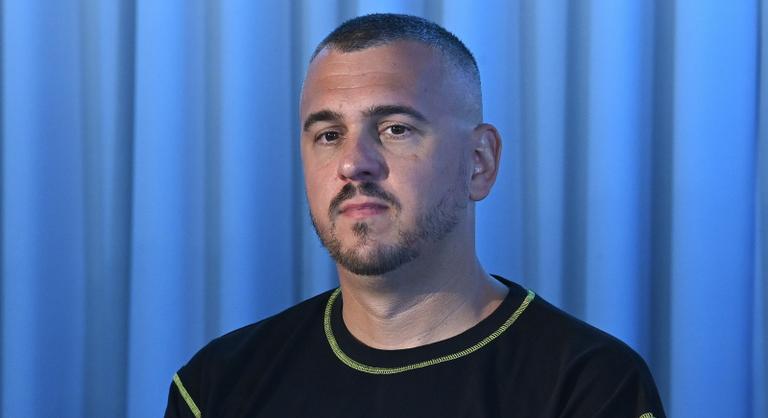 Cseh László túl van az első villanyszerelési munkáin