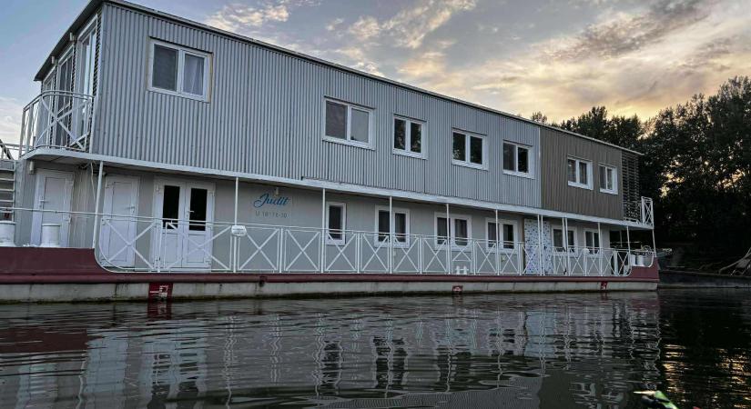 Lakóhajót telepítene egy magáncég a Szob és Zebegény közötti Duna-partra