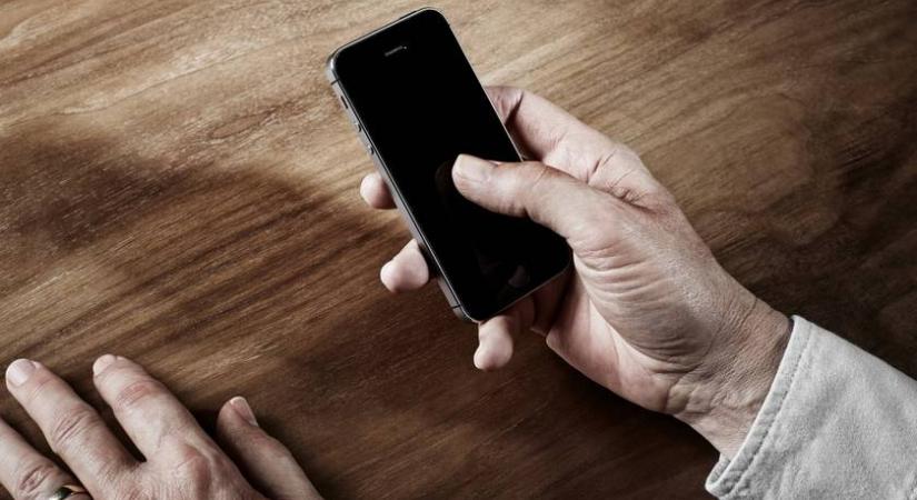 Milliókat érhet ez a retró mobiltelefon: lehet, hogy neked is lapul egy a fiókban