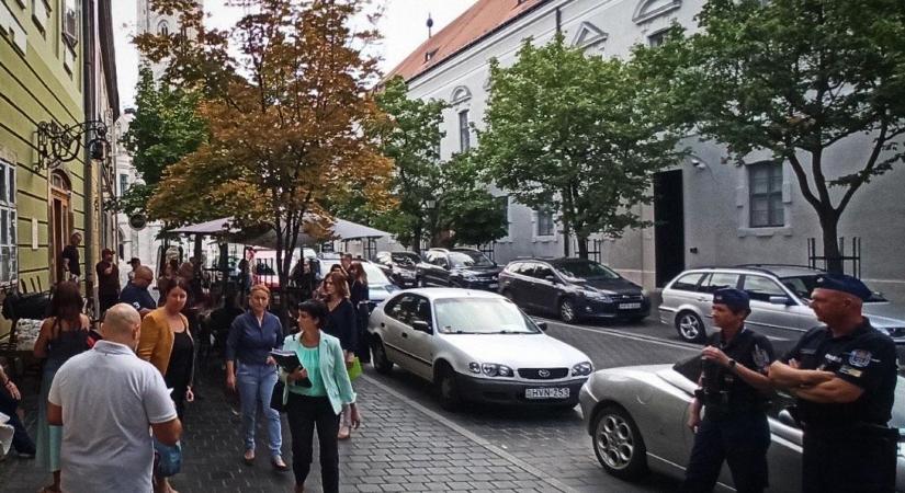 Lecsaptak a végrehajtók az I. kerületi történelmi cukrászdára