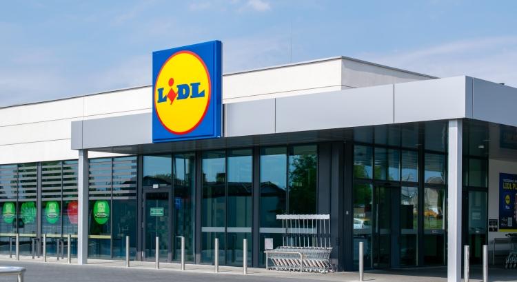 Drónokkal érkeztek a limitált cipők