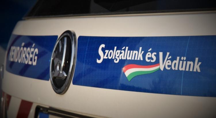 Árokba hajtott egy autó Bőny külterületén