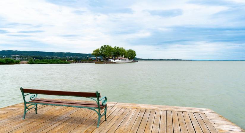 Augusztusban sem várható felmelegedés a Balatonnál: a víz hűvös marad