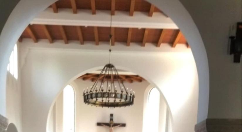 Németek búcsúja Bátán, a bazilikában, zarándokokkal, hívekkel
