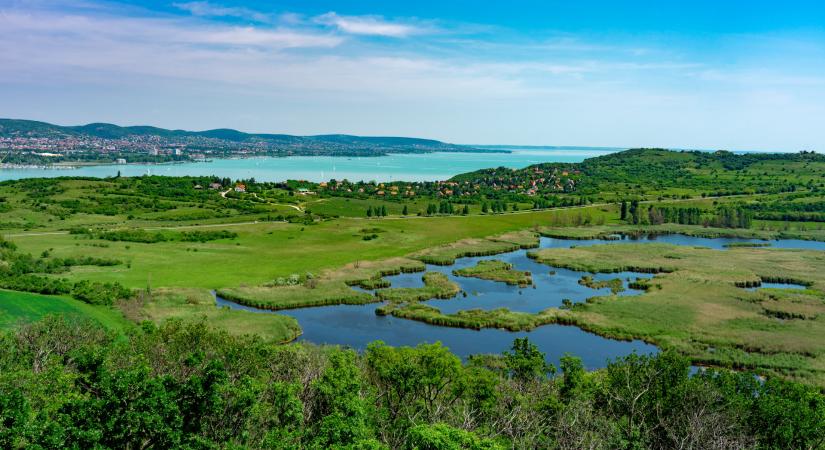 Üzent a kormány: évtizedek óta nem látott intézkedés jöhet a Balatonnál