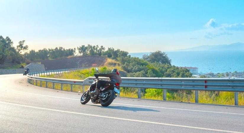 Több mint háromszázzal száguldott a motoros az autópályán