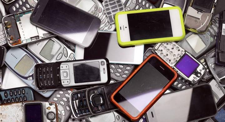 Kincs rejtőzhet a fiókodban: a régi mobilodért milliókat is fizetnek a gyűjtők