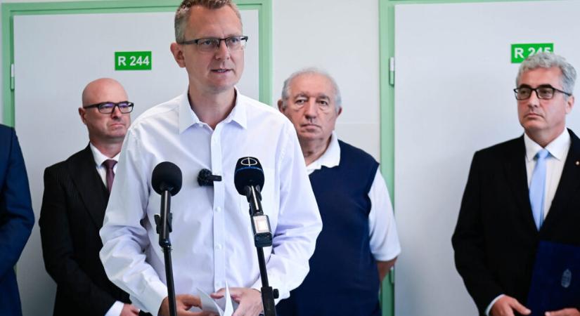 Rétvári Bence: 250 millió forintból megújult a váci szakrendelő több részlege