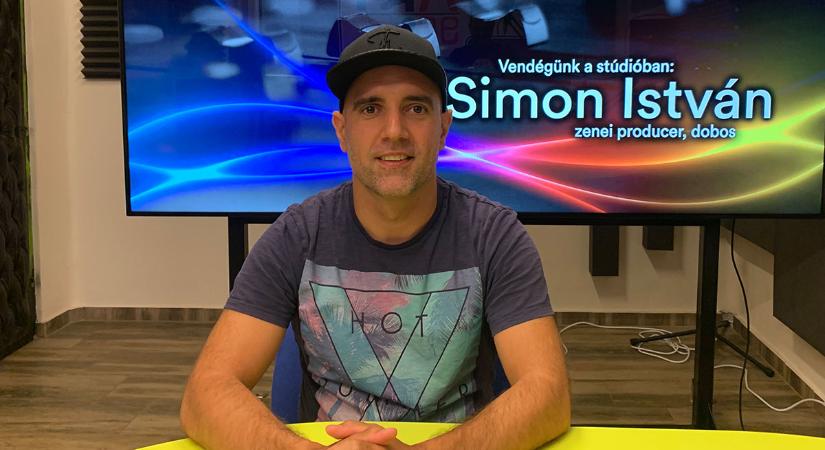 Simon István – avagy Simi – a háttérből formálja a zenét