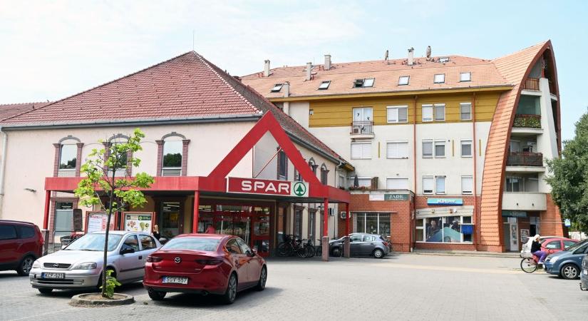 Bezár az egyik legforgalmasabb áruház Törökszentmiklóson – ez az oka