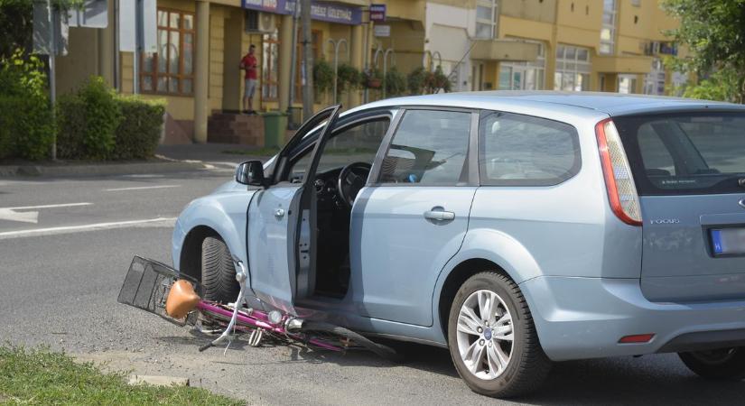 Sokkoló ütközés Vásárosnaményban – Kórházba került a kerékpáros!