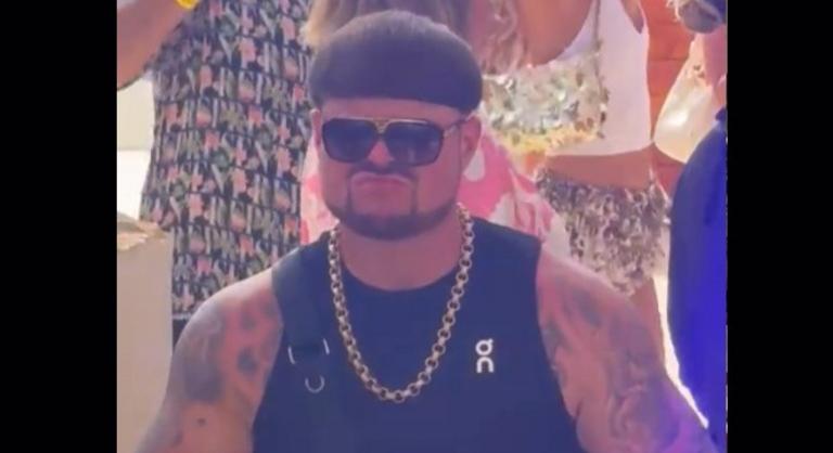 Megőrül az internet „Ibiza Bobért”, aki jellegzetes hajával lett a TikTok új sztárja