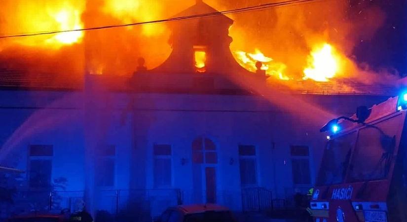 Tűz lett úrrá a csicsói kolostorban, közel 60 millió forintnyi a kár