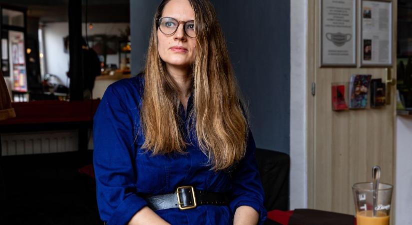 „Nem bírom, ha beleszólnak, egy nő mikor, hányat és hogyan szüljön” – Beszélgetés Szécsi Noémi íróval
