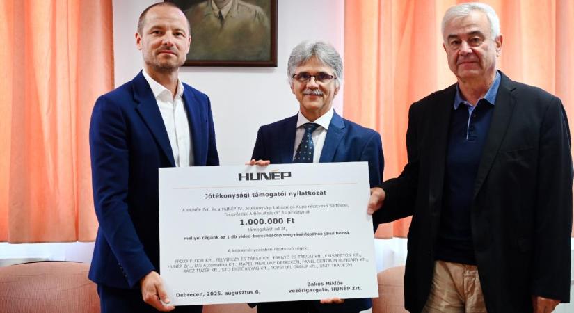 Milliós eszközzel segíti a HUNÉP a Debreceni Egyetem Neurológiai Klinikáját