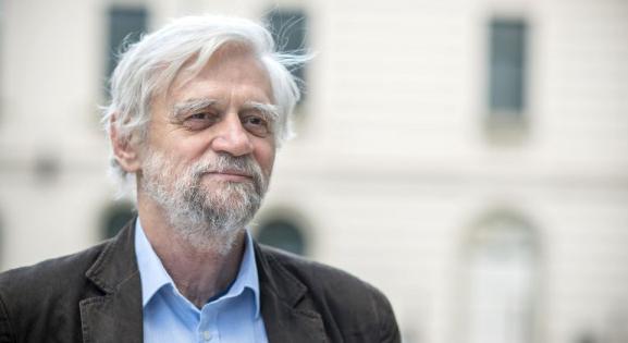 „Az Isten is olvasószerkesztőnek teremtette” – Parti Nagy Lajos köszönti a 75 éves Csordás Gábort