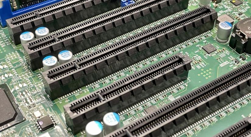 Bejelentették a PCI Express 8.0-s szabványt, 2028-ban debütálhat – 1 TB/s-os PCIe x16-os slotok érkezhetnek