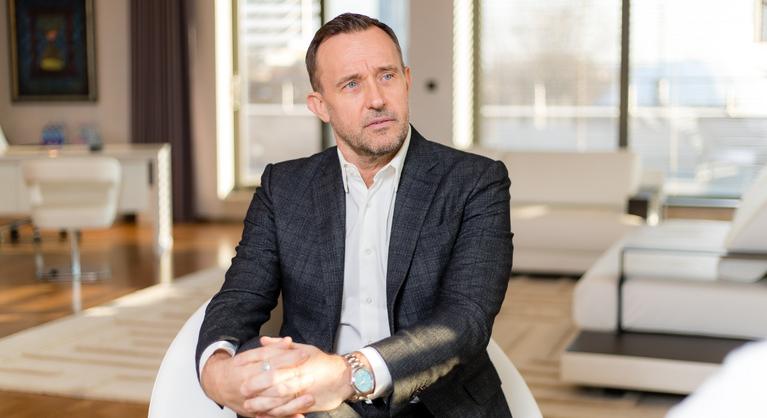 Mesterséges intelligenciával válthatja ki 200 elbocsátott dolgozóját Gattyán György cégcsoportja
