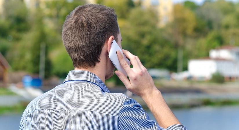 Telefonbeszélgetést színlelve videózott egy meztelen, 9 éves kislányt a strandon, elítélték