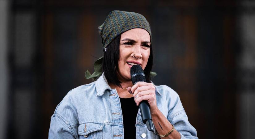 Tóth Gabi bejelentette: jön az első önéletrajzi könyve