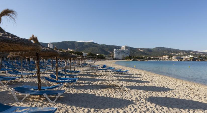 Nem értette a brit turista, miért üresek a napágyak a népszerű üdülőhelyen