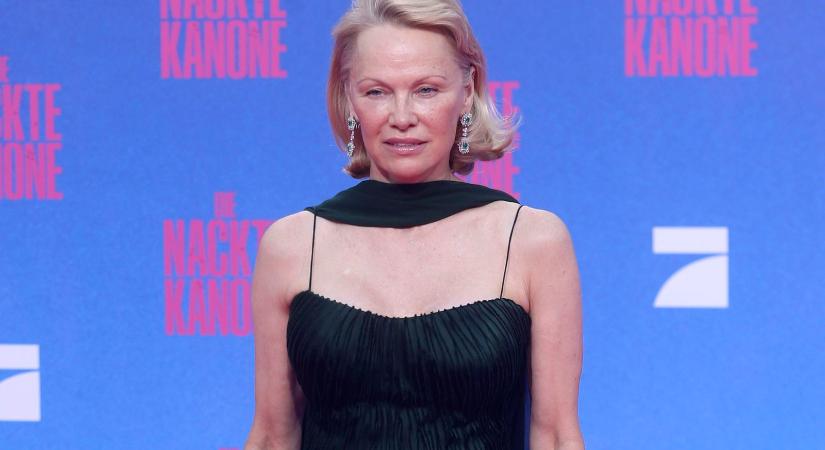 Hátborzongató felvétel terjed Pamela Andersonról, megfagyott a levegő körülötte