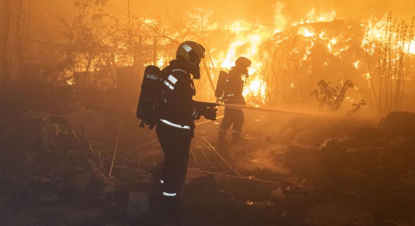 Hatalmas tűz Tiszafüred mellett, kigyulladt az aljnövényzet