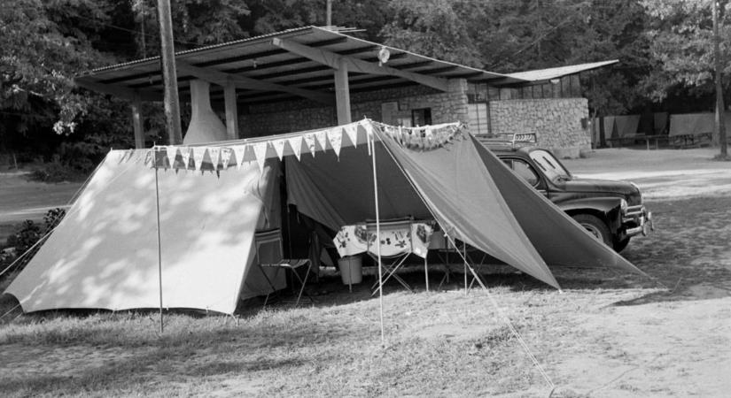 Ilyenek voltak az első Balaton-parti kempingek – fotók a ’60-as évekből
