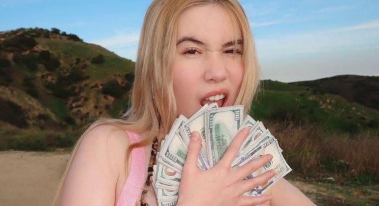 Lil Tay felnőtt, belépett az OnlyFansre, és három óra alatt kaszált egymillió dollárt