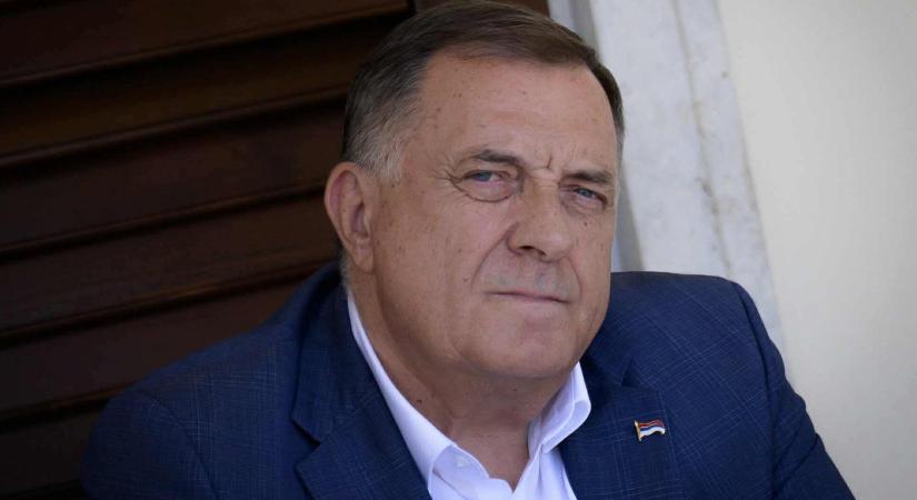 „És ha nem távozom?” – kérdezte a bosznia-hercegovinai szerb elnök, miután megfosztották a mandátumától