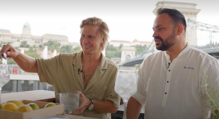 Kavarás, taps és spéci ujjmozdulatok - mutatjuk, mi a nyári koktélok titka