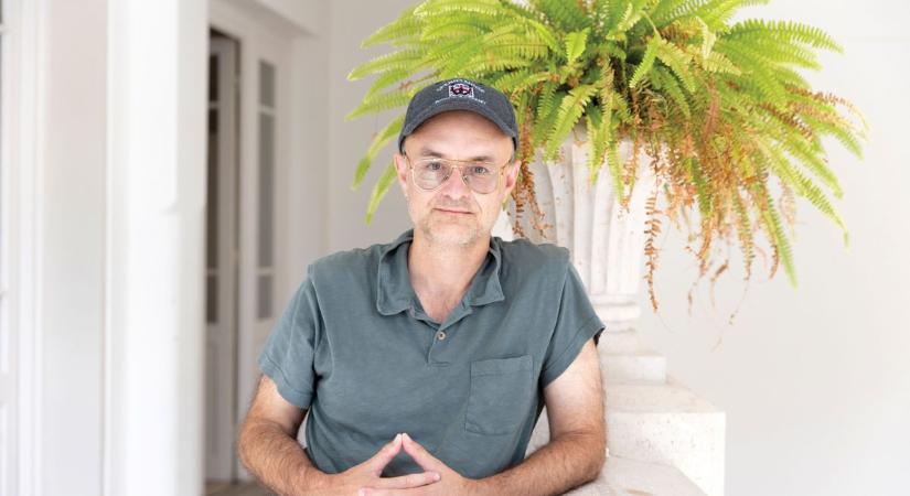 Elsöpri az elégedetlenség a hagyományos pártokat – Dominic Cummings a Mandinernek
