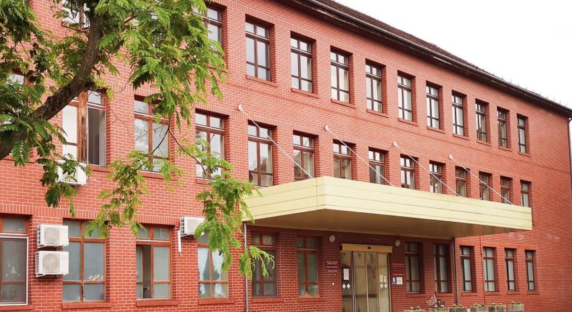 Még mindig nem iható a csapvíz a székesfehérvári kórházban