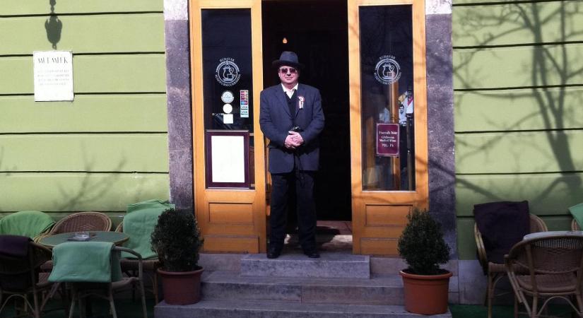 Meghalt Szamos Miklós, a Ruszwurm Cukrászda tulajdonosa