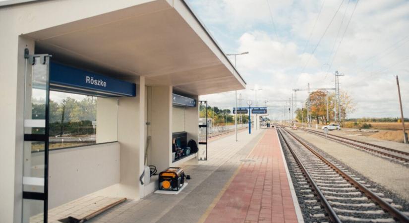 Üzembe helyezték a vasúti biztosítóberendezéseket Szeged és Röszke között
