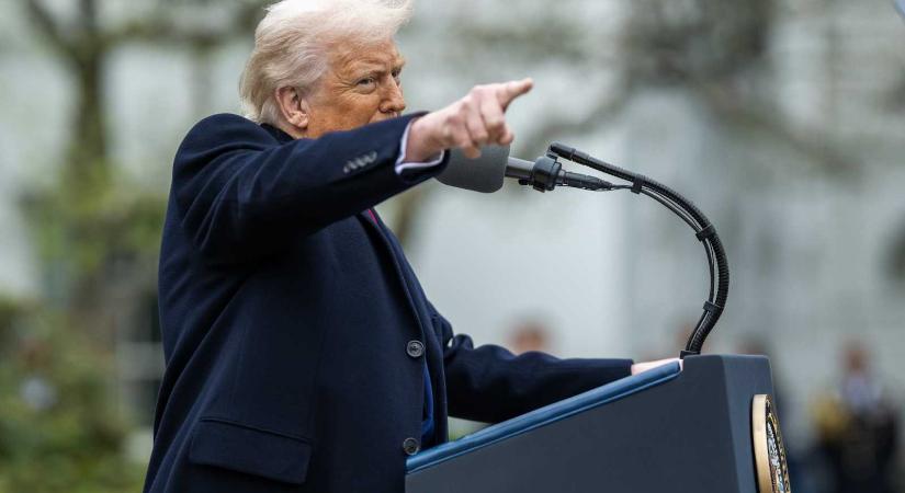 Saját szavazóit sújtja Trump a közmédia finanszírozásának levágásával