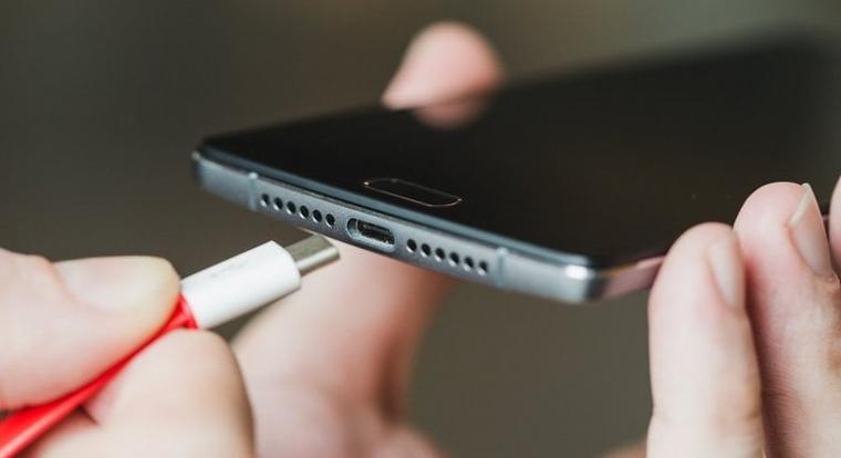Az Android új funkciója lelassíthatja a töltést