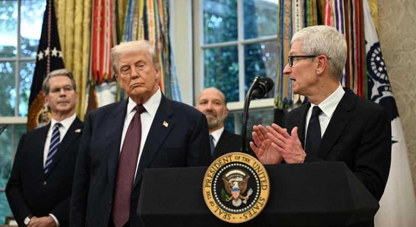 Donald Trump közölte, körülbelül 100 százalékos vámot vet ki a chipekre